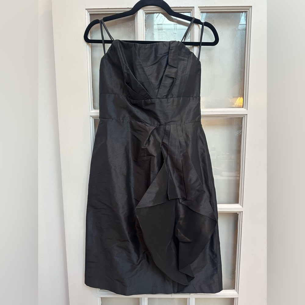 Watters & Watters Designer Formal Dress Size 6 Special Occasion
Draped Front